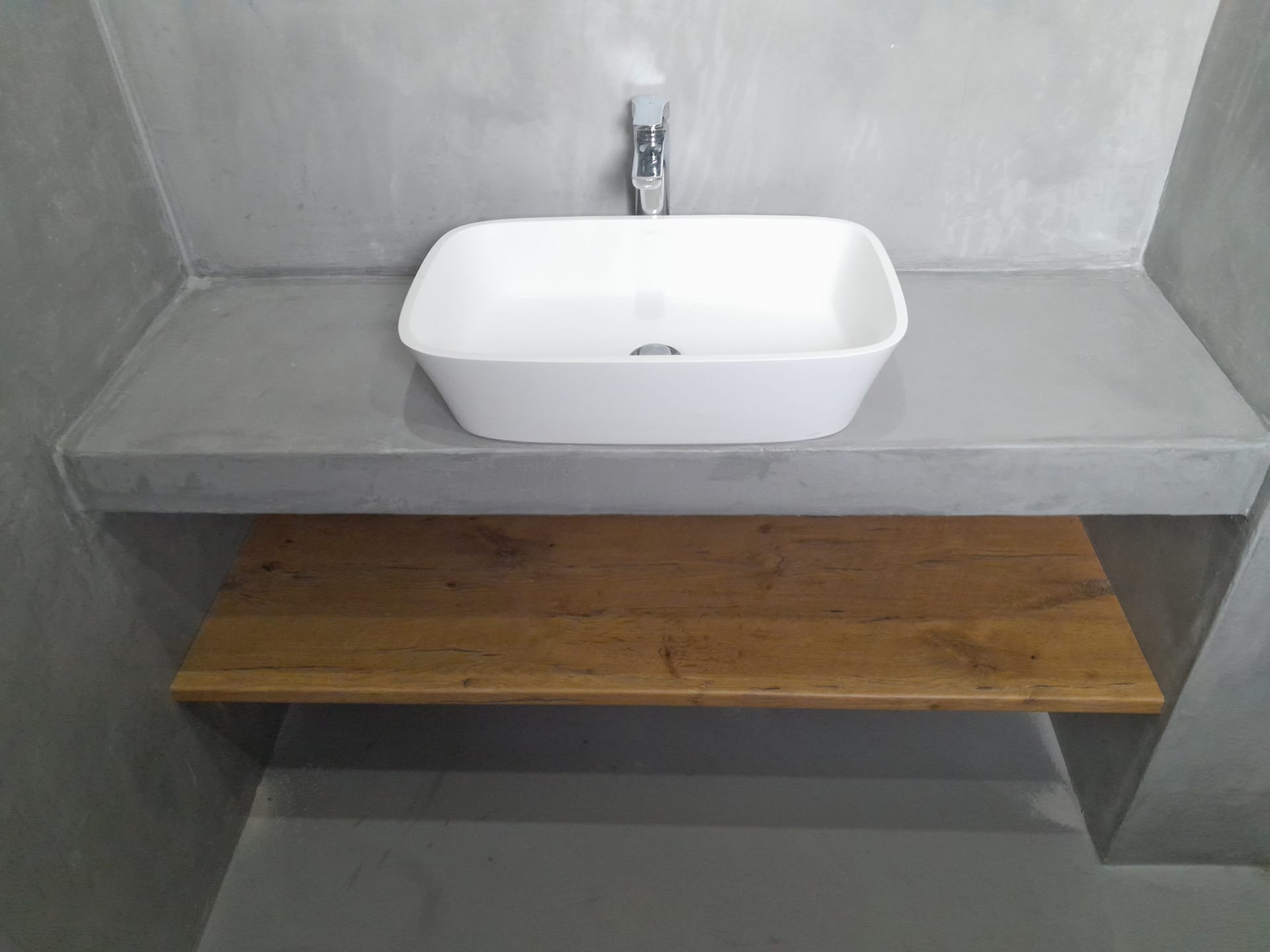 Bathroom gallery image 1